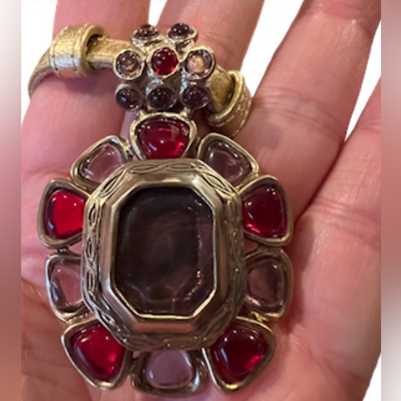 CHANEL
Leather Colorblock Pattern Sandals with Gripoix cabs decorations - Picture 3 of 9